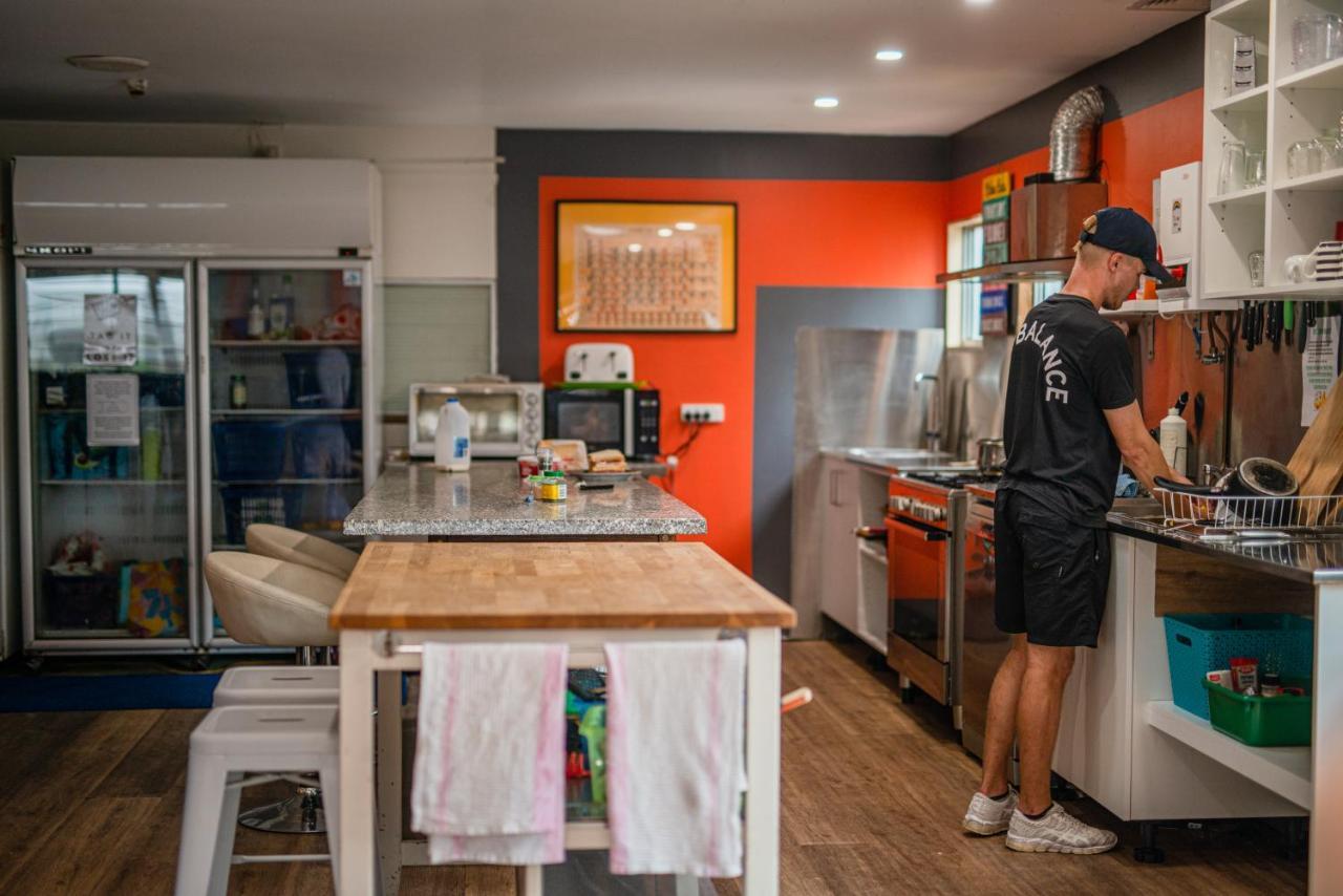 Backpackers Newcastle Hostel Bagian luar foto